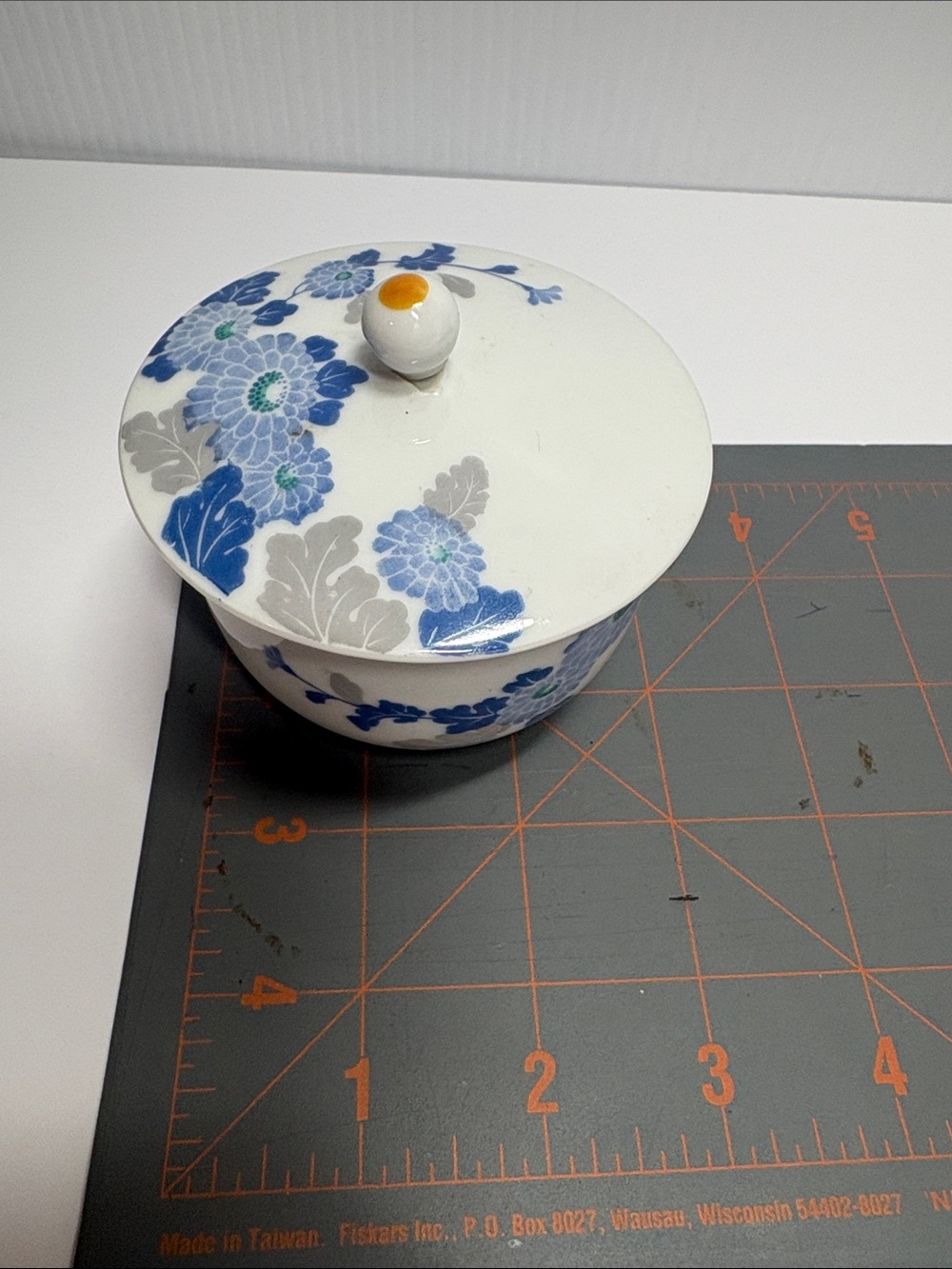 Blue Floral Porcelain Lidded Tea Cups (Set of 3) - Picture 4 of 8
